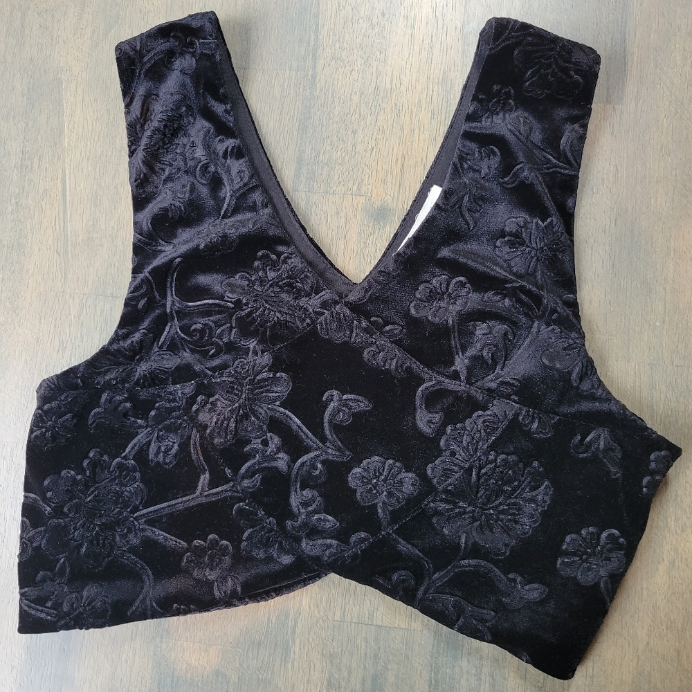 STARING AT STARS Black Floral Velvet Crop Top Medium